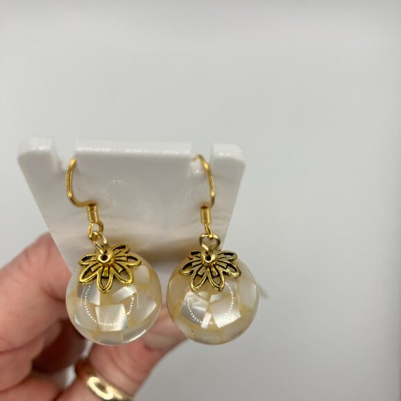 Gorgeous 16mm Mother of Pearl Earrings made with 316 Stainless Steel Hypo Hooks - Picture 10 of 15